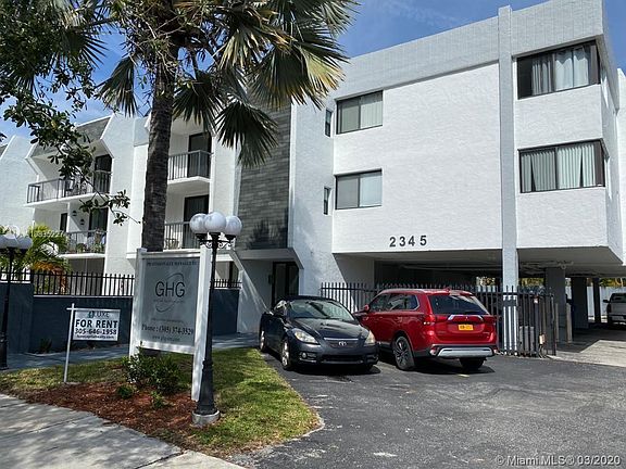 5th image of 2345 NE 135th St #206