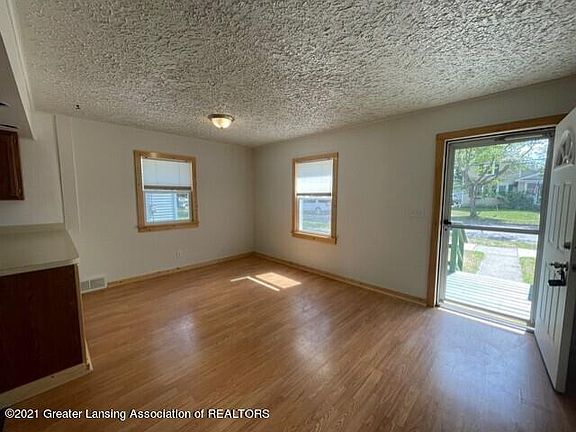 5th image of 1314 W Barnes Ave