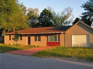 257 Park Cir, Gentry, AR 72734