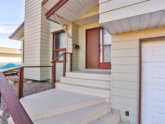 5th image of 129 NE Oxford Rd W