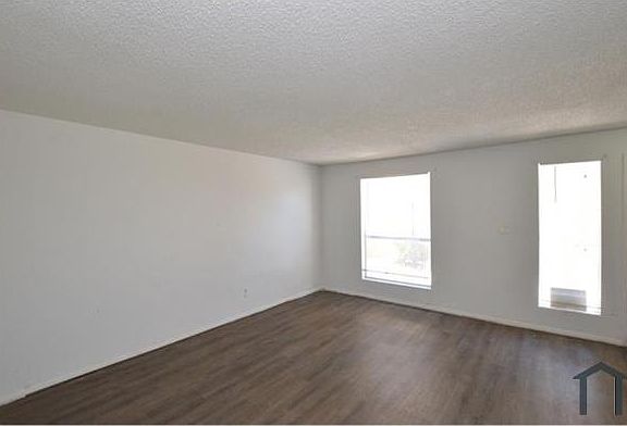 5th image of 4615 N 39th Ave