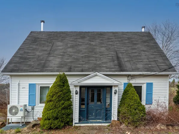 271 Green St, Lunenburg, NS B0J 2C0