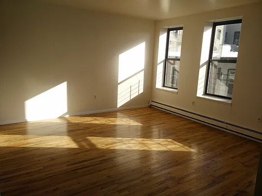 Rented by G2 Realty Group LLC | media 8