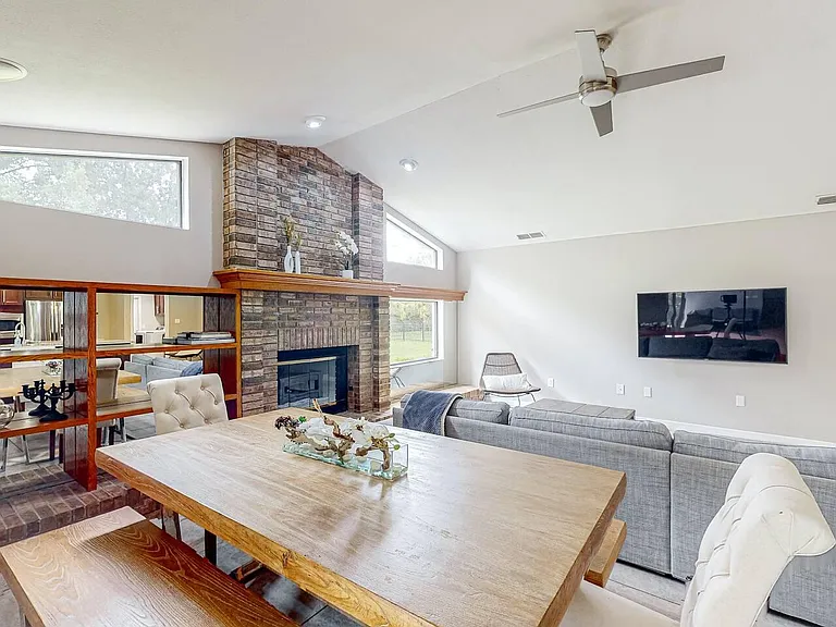 16004 Amberly Dr — Photo 15