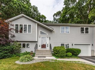 5 Primrose Ln, Johnston, RI 02919
