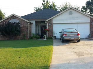 556 Robin Hood Ct, Springdale, AR 72764