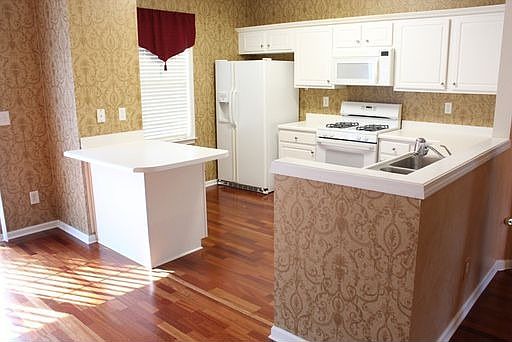 4th image of 5102 Manerdale Dr SE #1