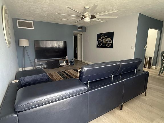 2nd image of 2102 Lake Osborne Drive #20