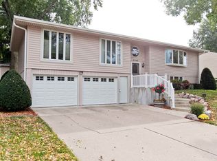 2385 Country Club Dr, Marion, IA 52302