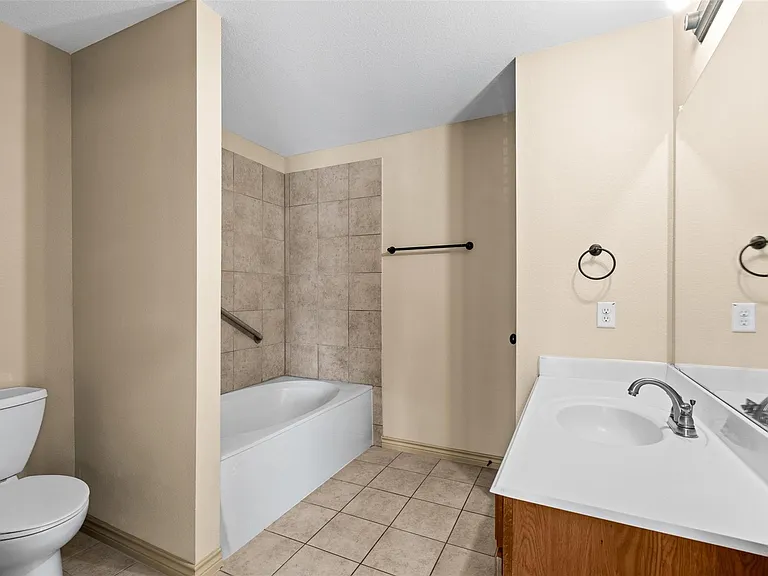 12611 Oceanside Dr — Photo 16