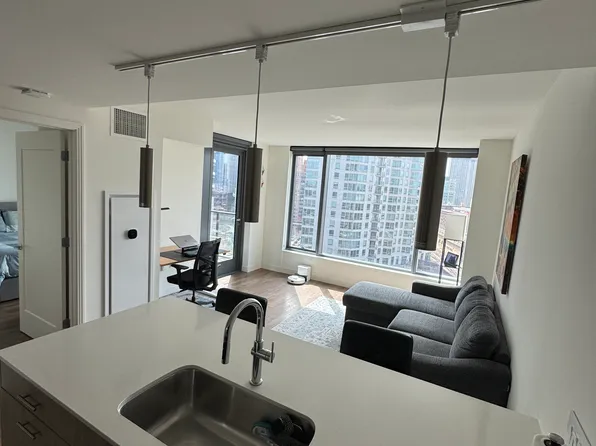 344 N Canal St #1312, Chicago, IL 60606