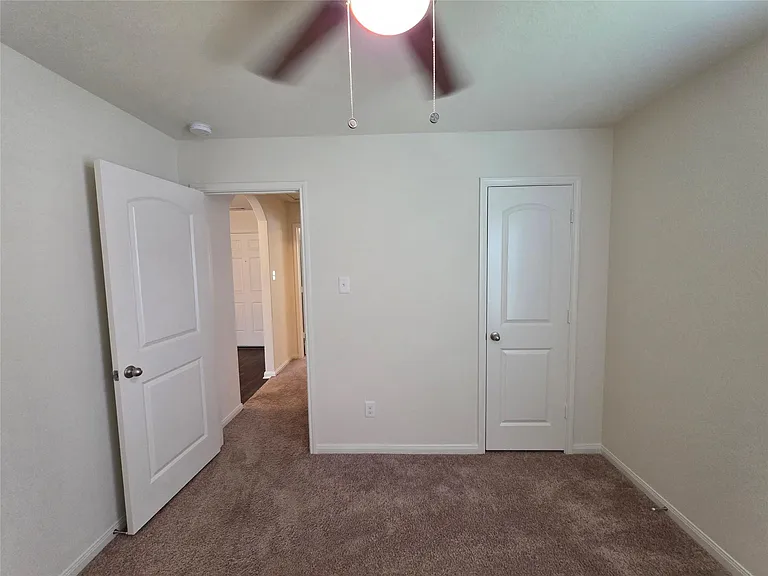 723 Crystal Lakes Dr — Photo 32