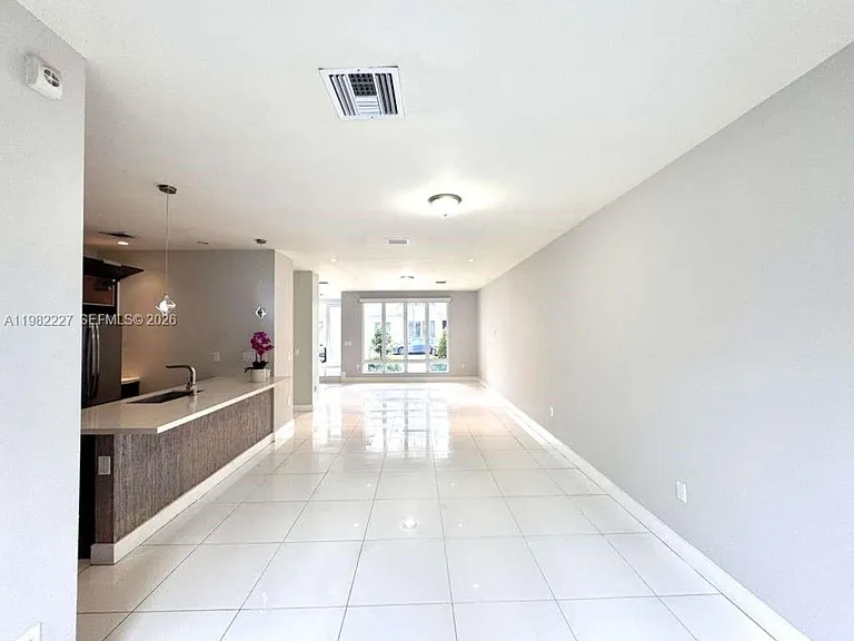 6458 NW 103rd Psge — Photo 6