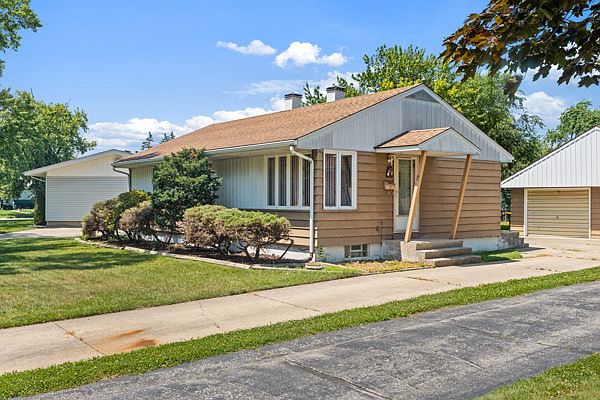 1st image of 99 Indianwood Dr