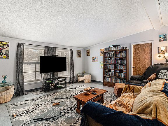 3rd image of 13750 Lincoln Lake Ave NE