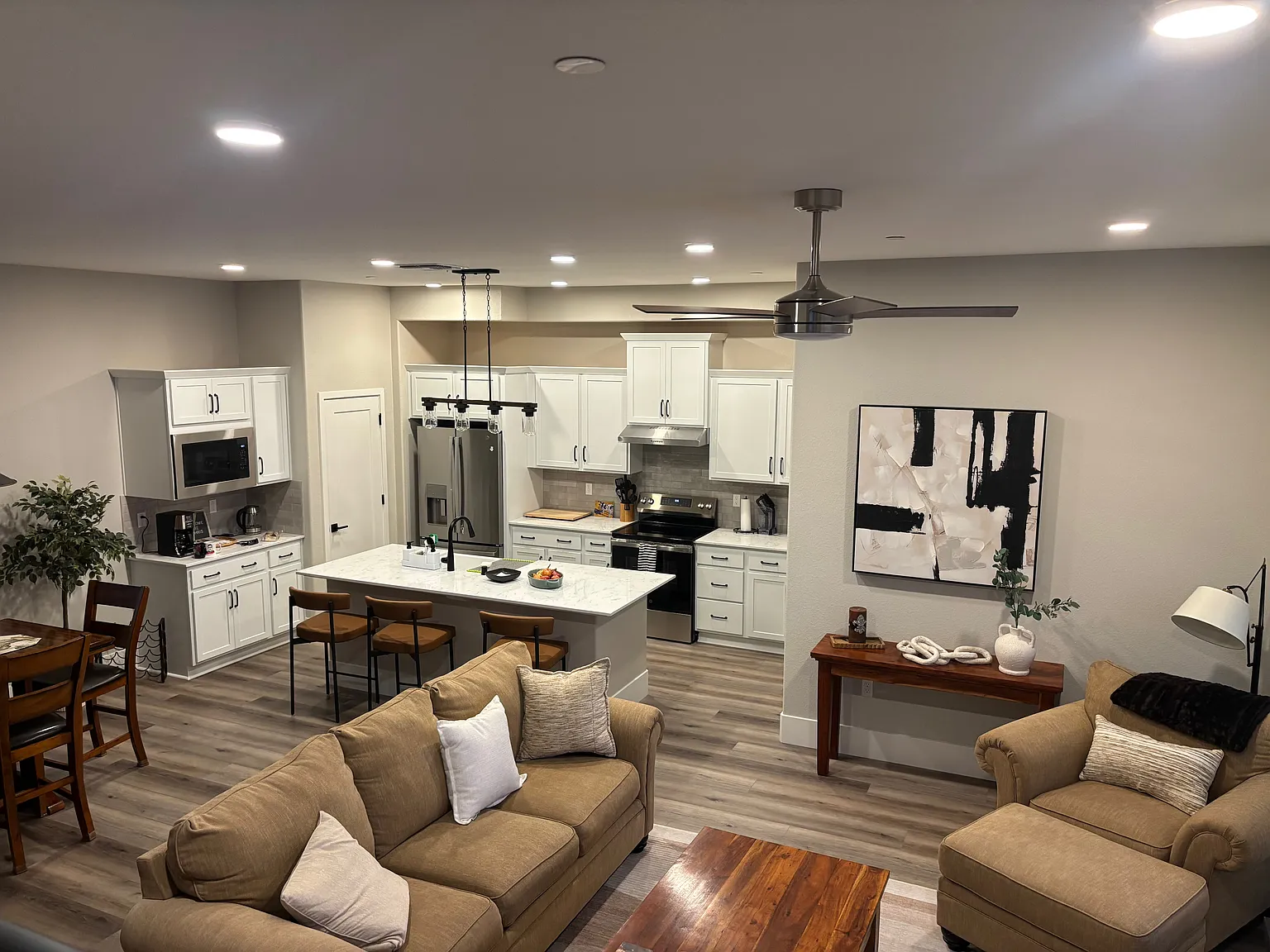 3 bed, 3.5 bath, 2000 sqft, $1,650 — Photo 1