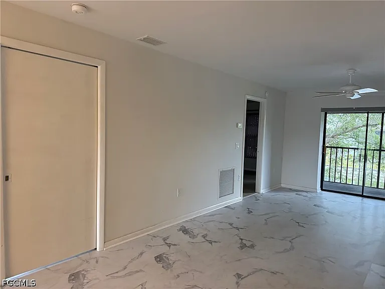 642 SE 13th Pl #5 — Photo 3