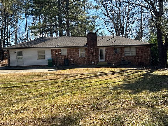 3rd image of 6131 Meadowbrook Dr