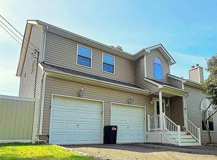 96 Magnolia Dr, Rocky Point, NY 11778