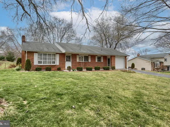 524 Hillcrest Dr, Carlisle, PA 17015
