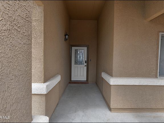 3rd image of 3841 Loma Adriana Dr