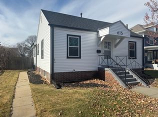 615 Garfield St, Holdrege, NE 68949
