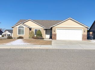 290 Canyon Rim Ct, Richland, WA 99352