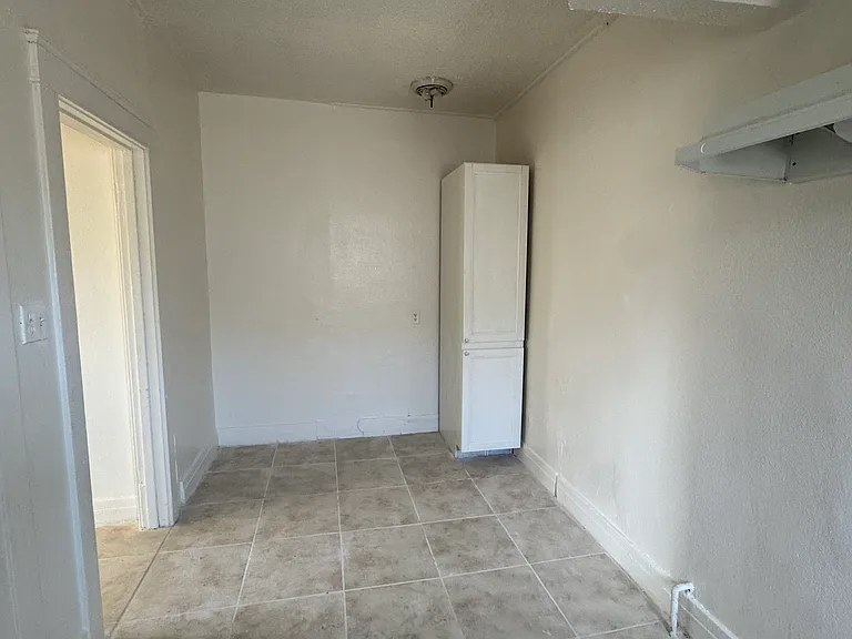 312 E 25th St #5 — Photo 2