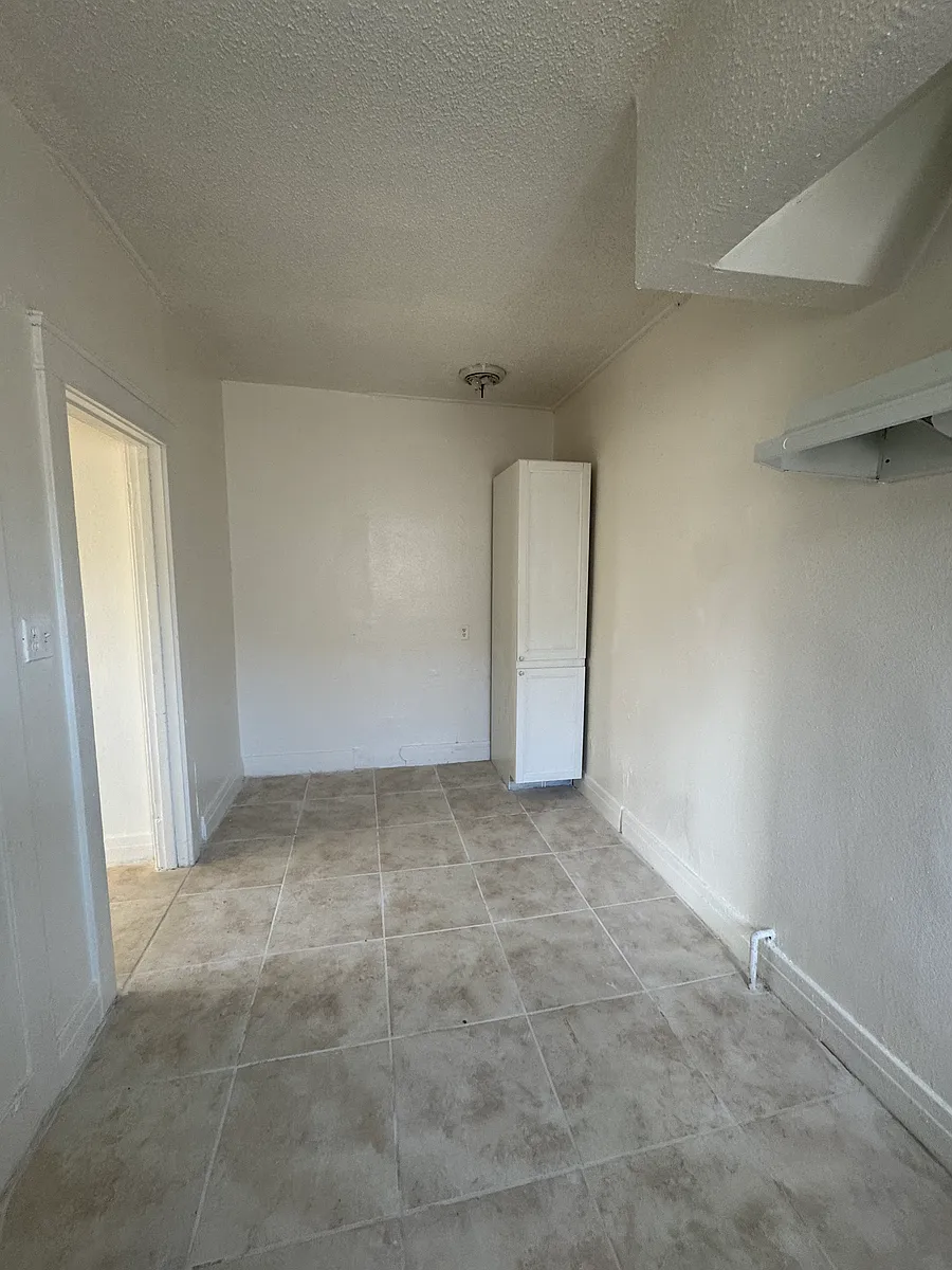 Building Photo - 312 E 25th St #5