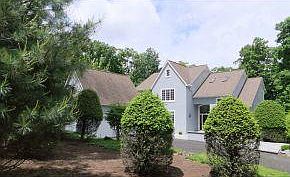 4th image of 26 Coventry Ln