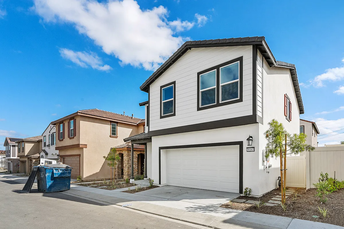 3 bed, 2.5 bath, 1870 sqft, $3,295 — Photo 3