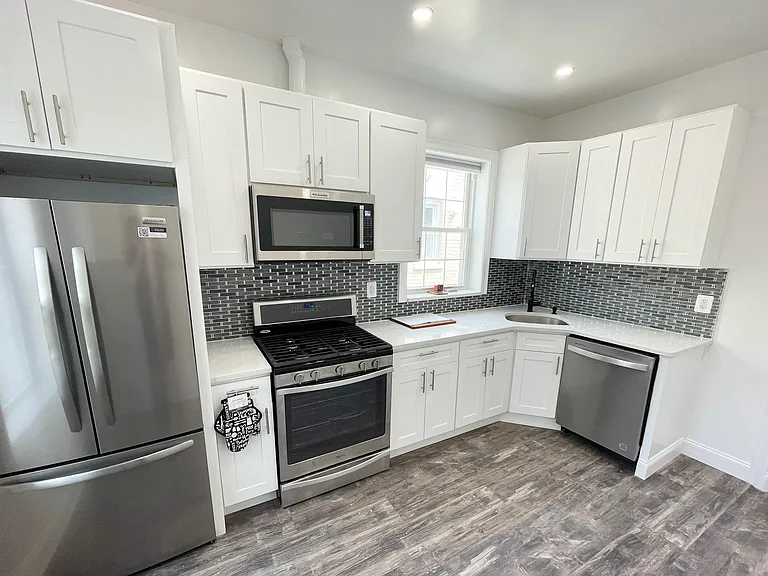 20-60 45th St #2A — Photo 5