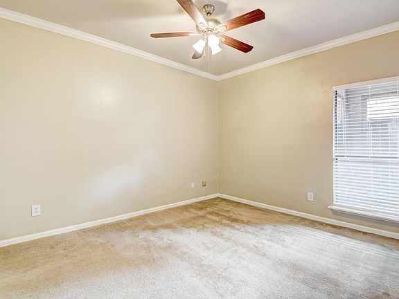 5th image of 2025 Augusta Dr APT 204