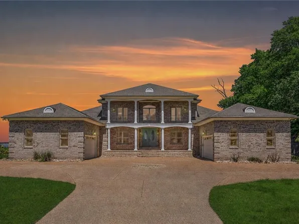 21479 Kings Ln, Carrollton, VA 23314