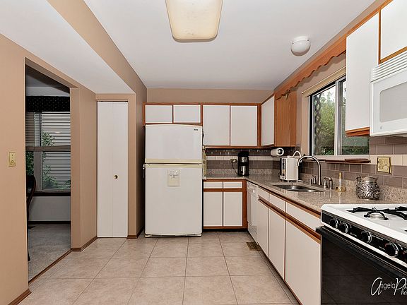5th image of 273 Bingham Cir