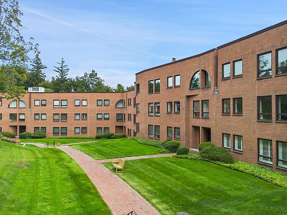 3rd image of 1 Milbank Ave APT 1A