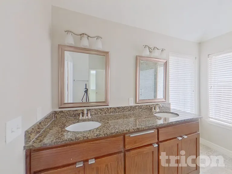 4021 Chinaberry Dr — Photo 8