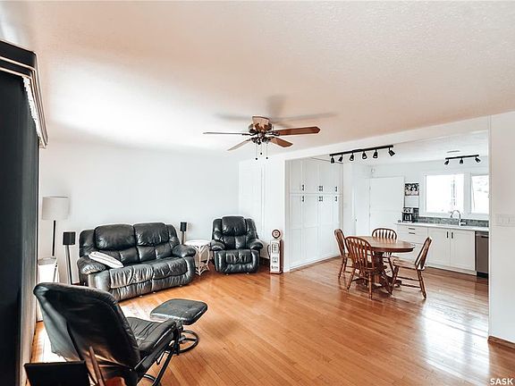 4th image of 234 Cartier Cres