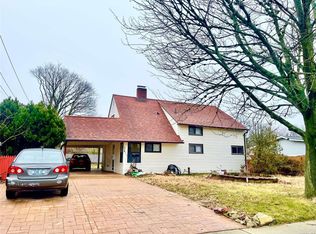 174 Rim Ln, Hicksville, NY 11801