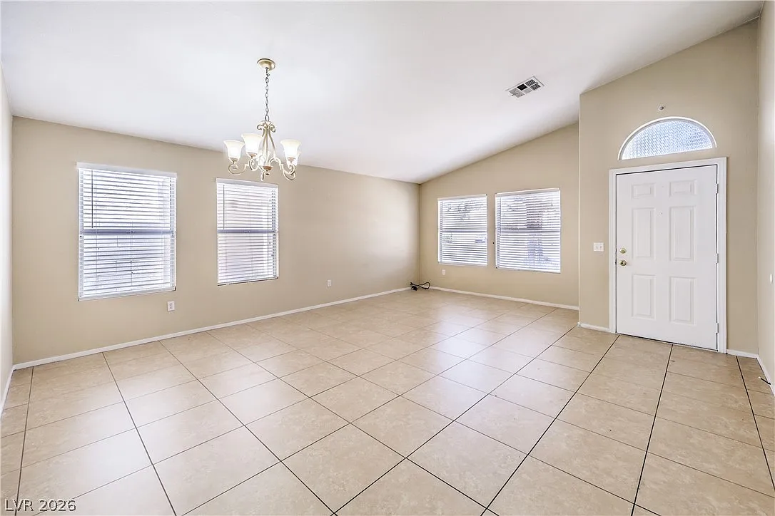 3 bed, 2.0 bath, 1595 sqft, $1,990 — Photo 3