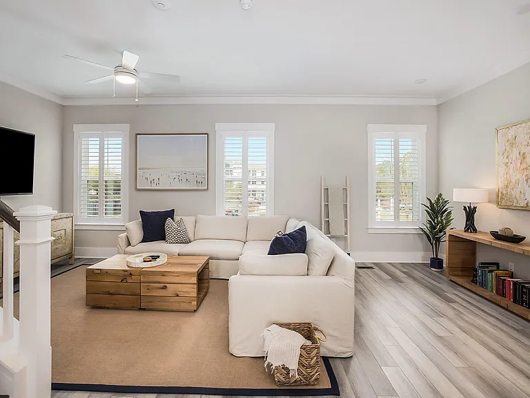 549 Cooper Village Ln — Photo 4