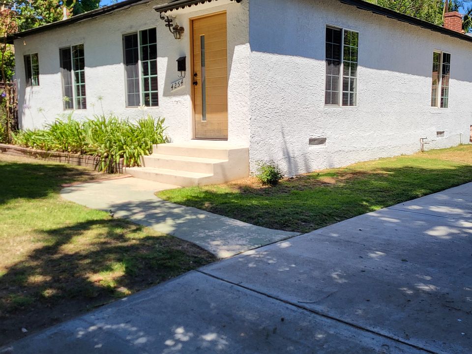 Front House 4254 Tujunga- 1 parking
Back House 4250 Tujunga- 1 parking
Guest House- no parking
Guest house is located behind Back house. 
Same lot