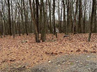 302 Traverse Rd, Dingmans Ferry, PA 18328