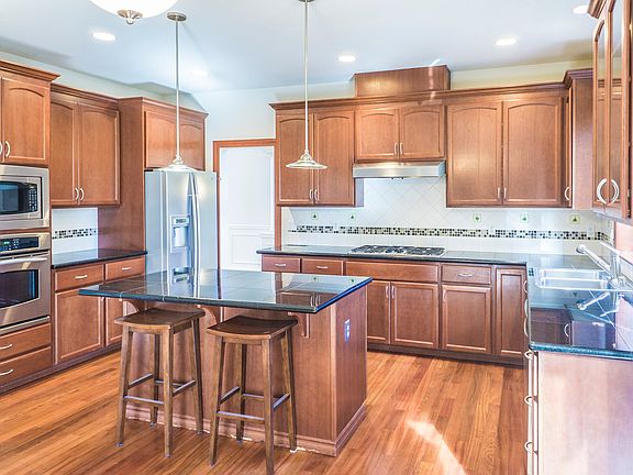 5th image of 18429 NE 95th Ct