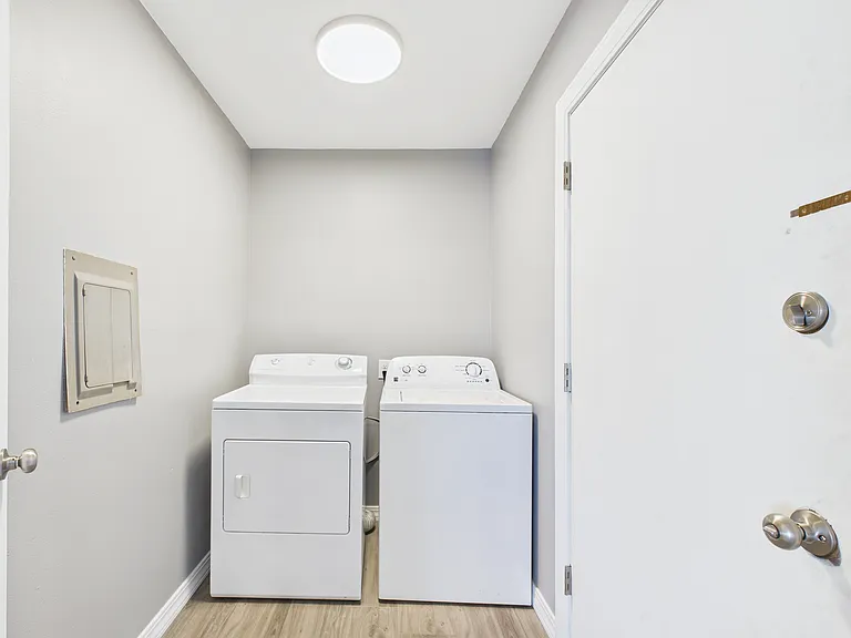 903 Waverly Rd — Photo 13