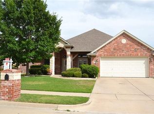 5525 Plata Ln, Benbrook, TX 76126