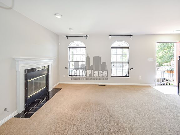 4th image of 3091 Armory Dr