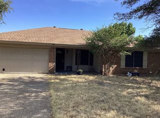 2204 Towne North Dr, Cleburne, TX 76033