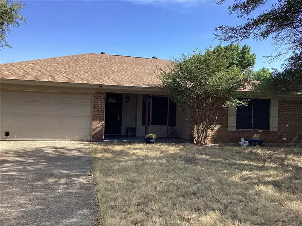 2204 Towne North Dr, Cleburne, TX 76033