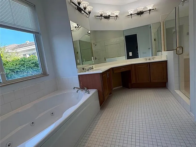 556 NW 39th Cir #Townhouse 556 — Photo 5